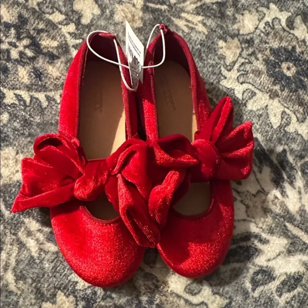 NWT Old Navy Toddler Velvet Shoes